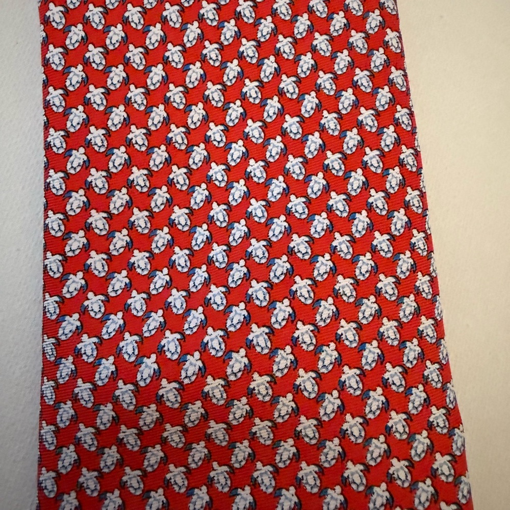 Tommy Hilfiger Red and White Turtle 100% Silk‎ Tie - Picture 3 of 4